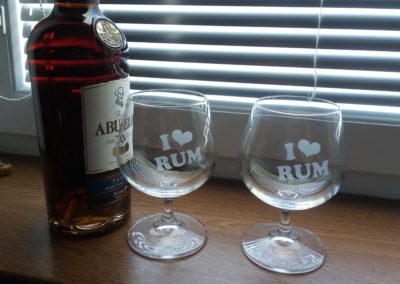 pískované sklenice na rum